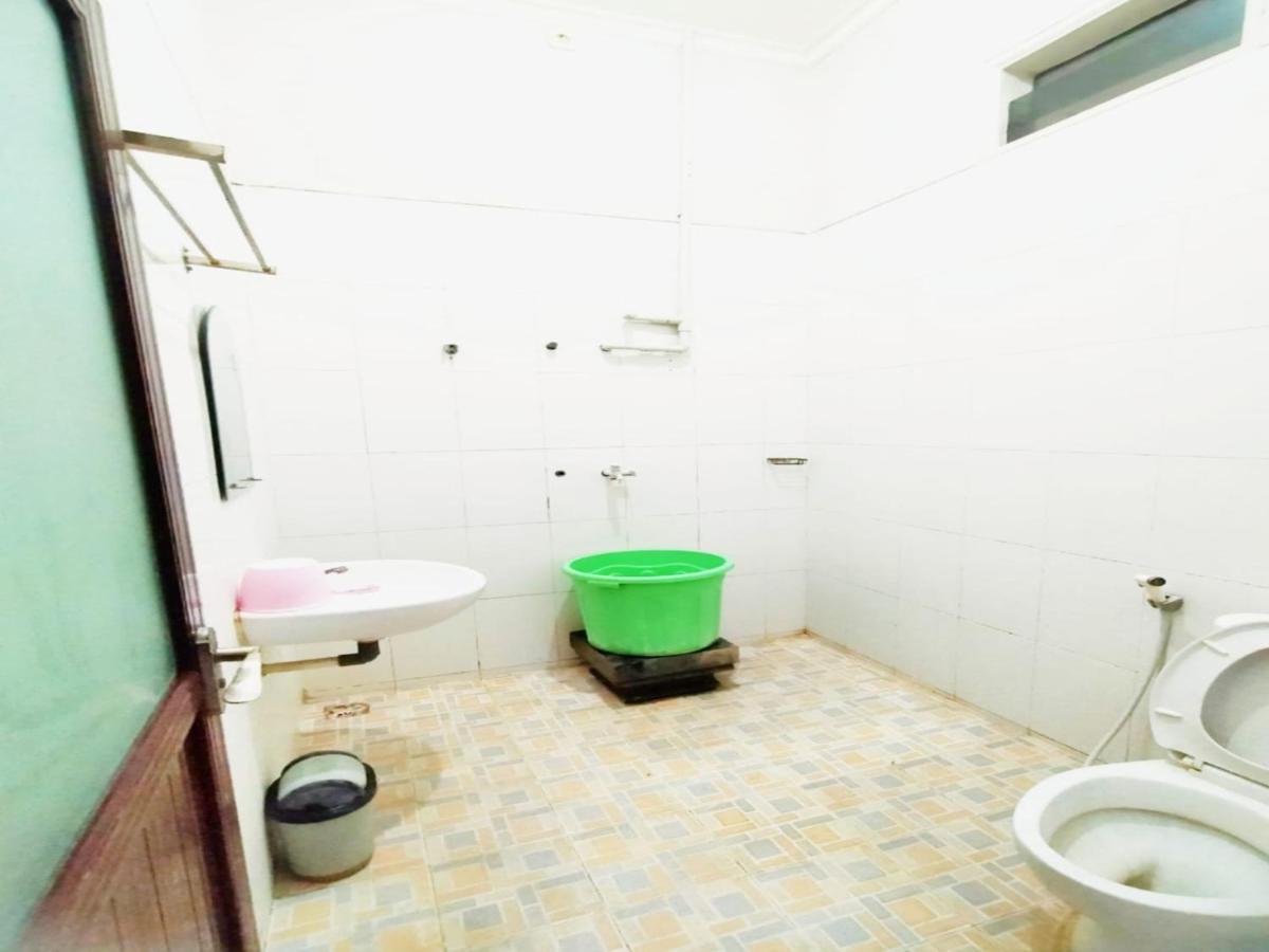 Reddoorz At Hotel Nuansa Ngawi Exterior foto