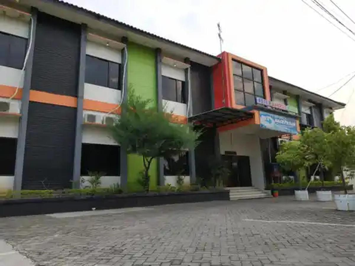 Reddoorz At Hotel Nuansa Ngawi Exterior foto